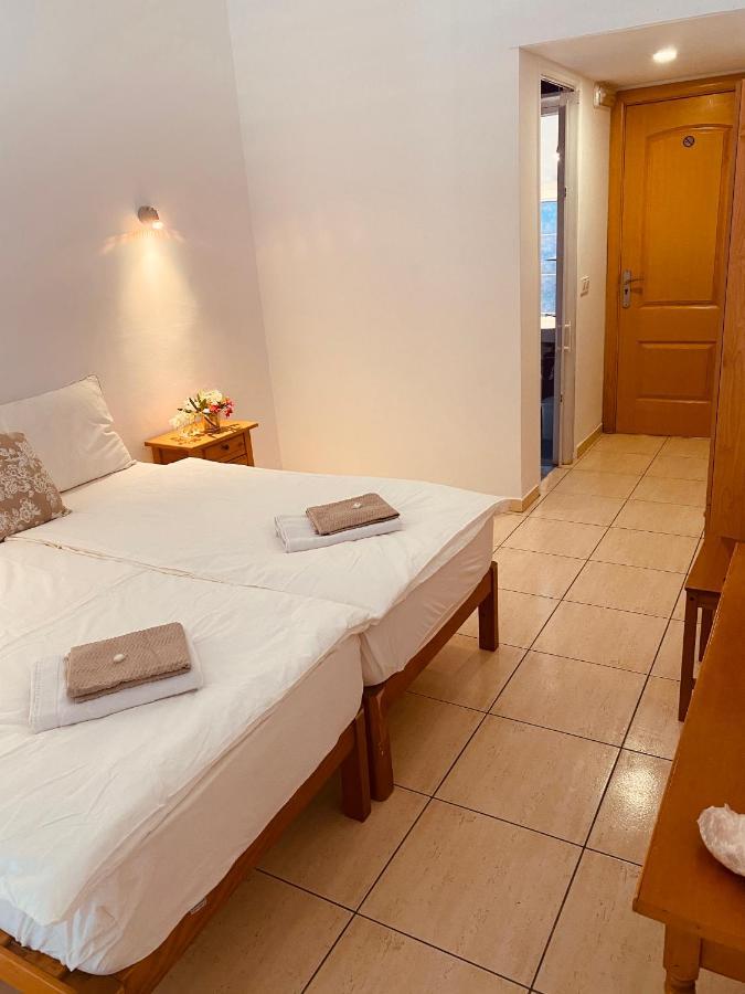 Hostal Villa Senese Peguera Buitenkant foto
